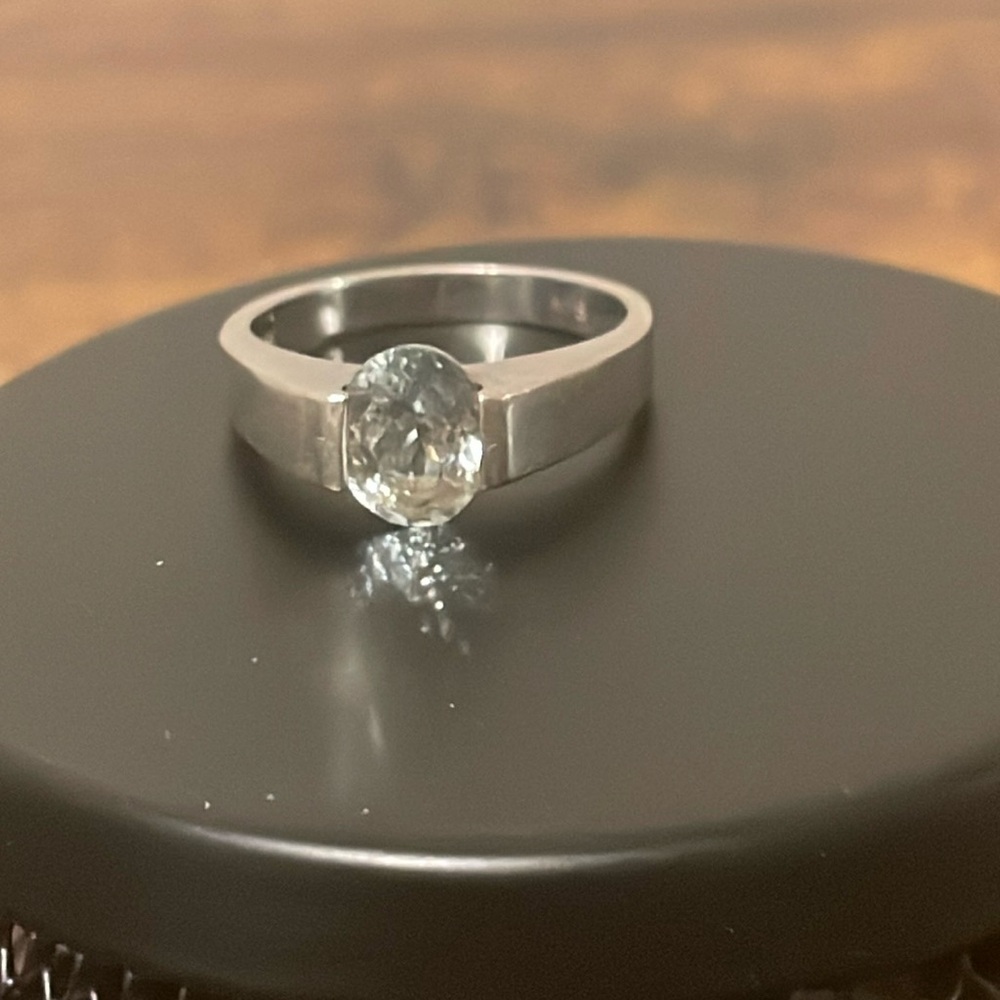 Oval shaped ring